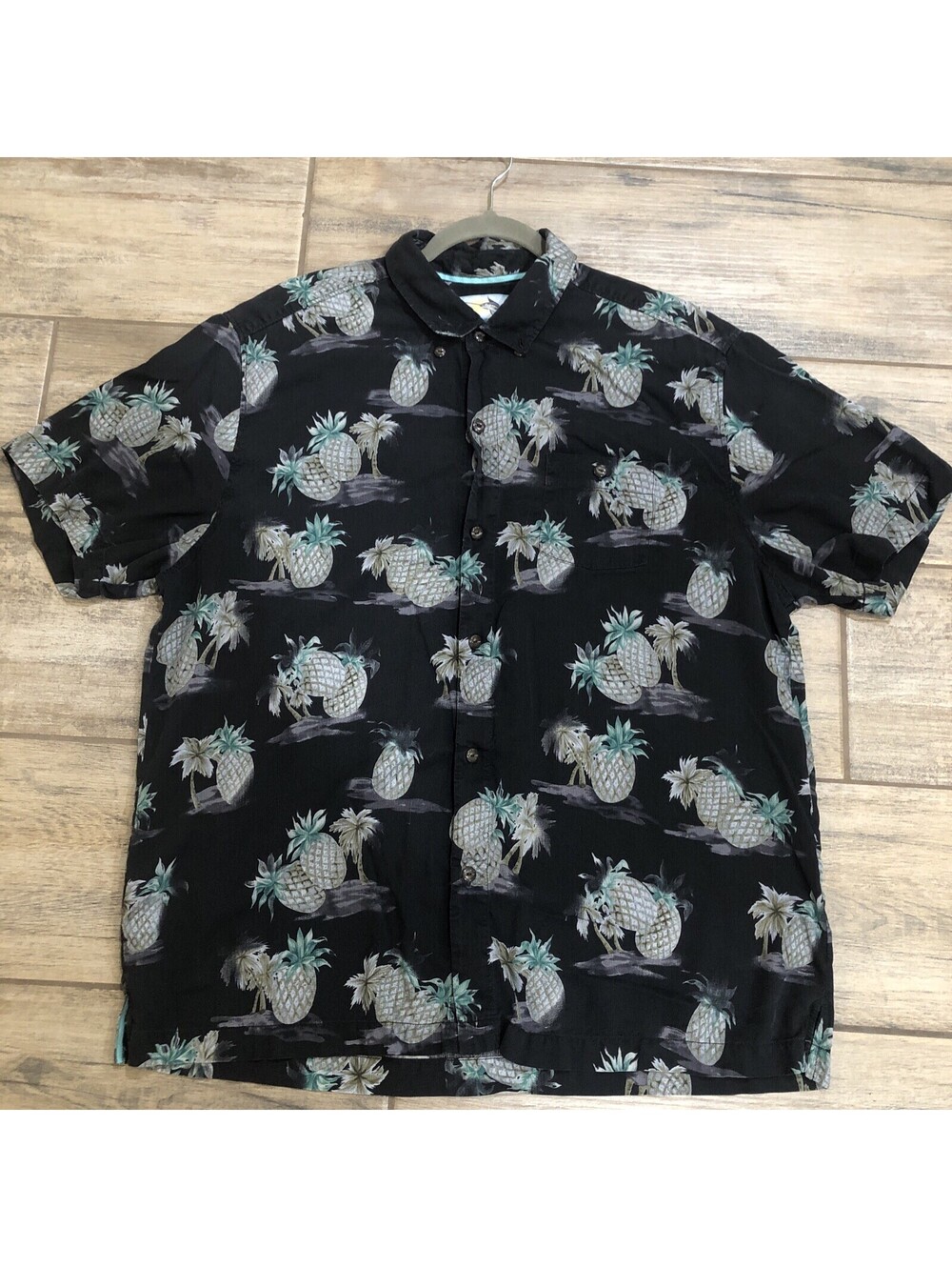 Tommy Bahama Shirt Mens XL Black Pineapple Hawaiian Tropical Silk Short Sleeve